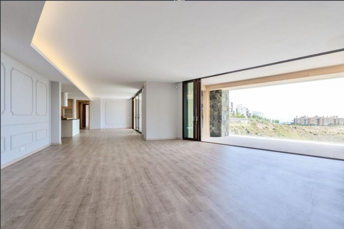Venta de piso en Piso en Avenida Real de la Quinta, El Madroñal, Benahavís, Benahavís
photo 2