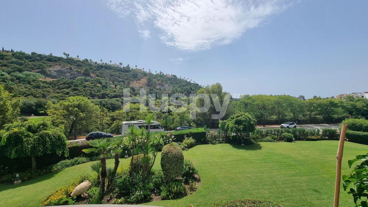 Venta de piso en Piso en Calle Los Arqueros, Los Arqueros-Puerto del Almendro, Benahavís, Benahavís
photo 2