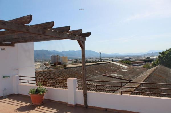 Duplex en venta en Dúplex en Camino los prados, Polígonos - Recinto Ferial, Málaga, Málaga thumbnail 2