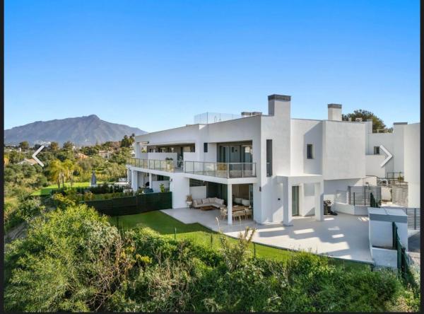 Chalet adosado en Avenida Alta Vista, 16, San Pedro Pueblo, Marbella photo 1