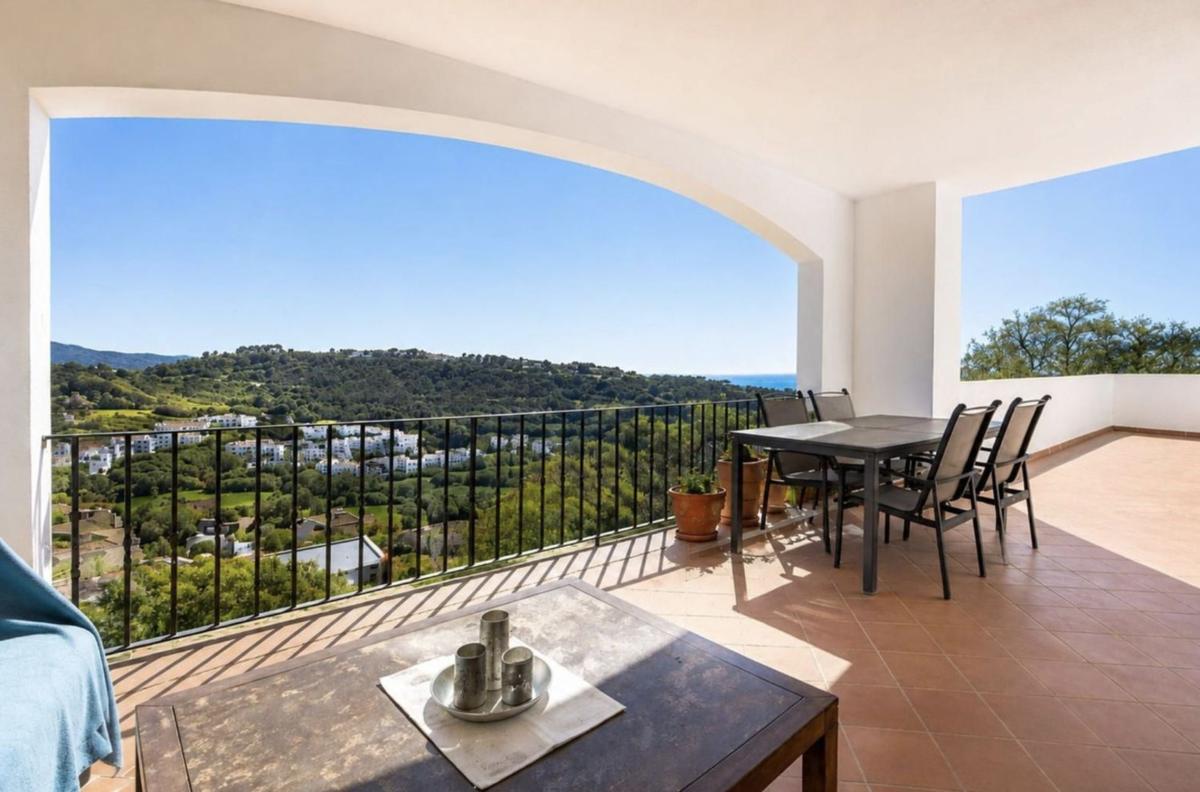 Venta de piso en Piso en Los Arqueros-Puerto del Almendro, Benahavís, Benahavís
 photo 3
