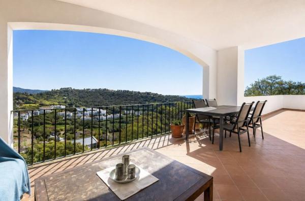 Venta de piso en Piso en Los Arqueros-Puerto del Almendro, Benahavís, Benahavís
thumbnail 3