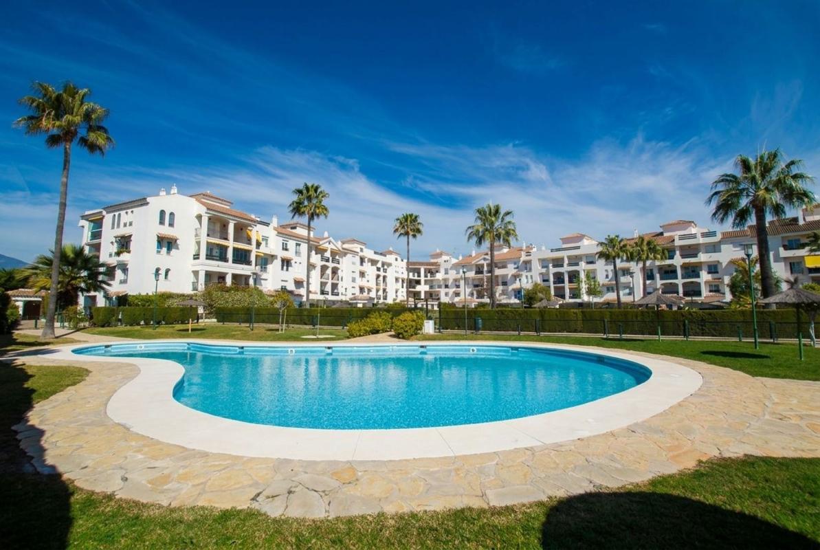 Sprzedaż mieszkania w Piso en Calle José Manuel Caballero Bonald, Linda Vista-Nueva Alcántara-Cortijo Blanco, Marbella, Marbella
photo 1