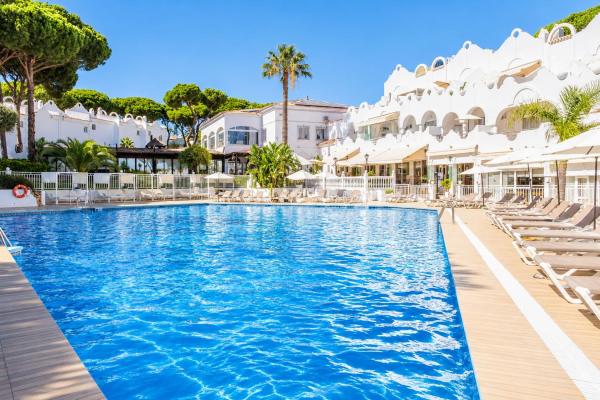 Chalet adosado en Avenida Yunquera, Reserva de Marbella, Marbella photo 1