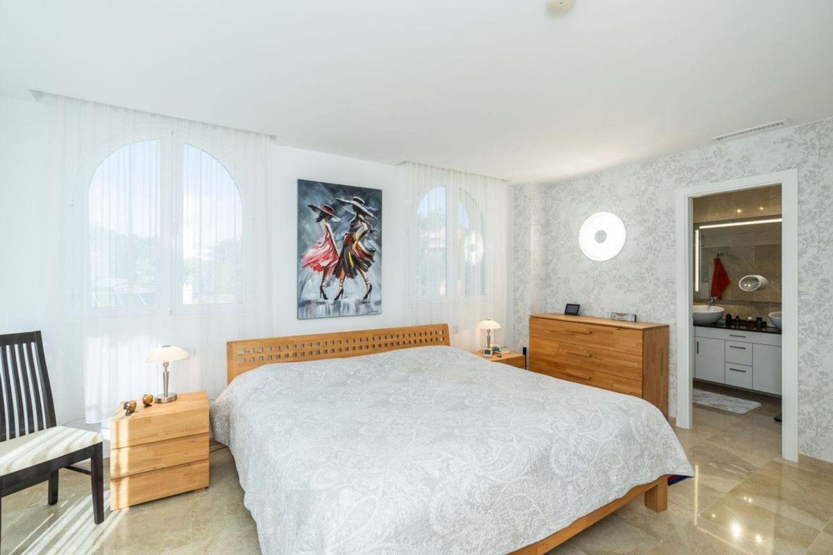 Venta de piso en Piso en Urbanizacion Puerto de los Almendros, Los Arqueros-Puerto del Almendro, Benahavís, Benahavís
 photo 5
