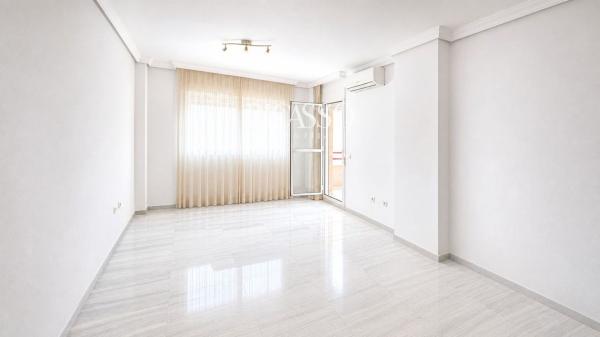 Venta de piso en Piso en Ayuntamiento, Torremolinos, Torremolinos
 photo 3
