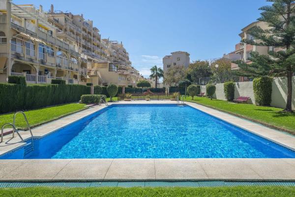 Sprzedaż mieszkania w Piso en Calle Faro, 3, Zona Centro Comercial Torrequebrada, Benalmádena, Benalmádena
photo 1