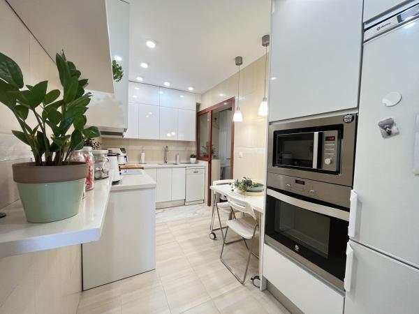 Продажа квартиры на Piso en Bulevar Louis Pasteur, El Tejar - Hacienda Bizcochero, Málaga, Малага
thumbnail 2