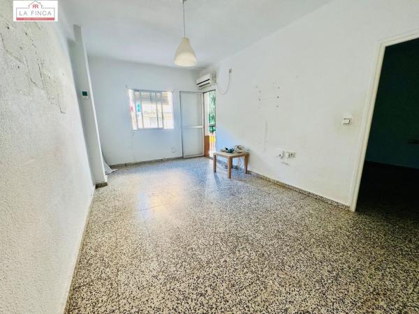 Продажа квартиры на Piso en Victoria Eugenia, Málaga, Малага
thumbnail 2