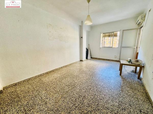 Продажа квартиры на Piso en Victoria Eugenia, Málaga, Малага
thumbnail 3