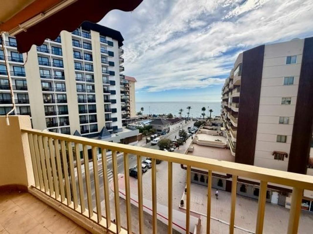 Продажа квартиры на Piso en Calle Héroes de Baler, Zona Sohail, Fuengirola, Фуэнхирола
photo 1