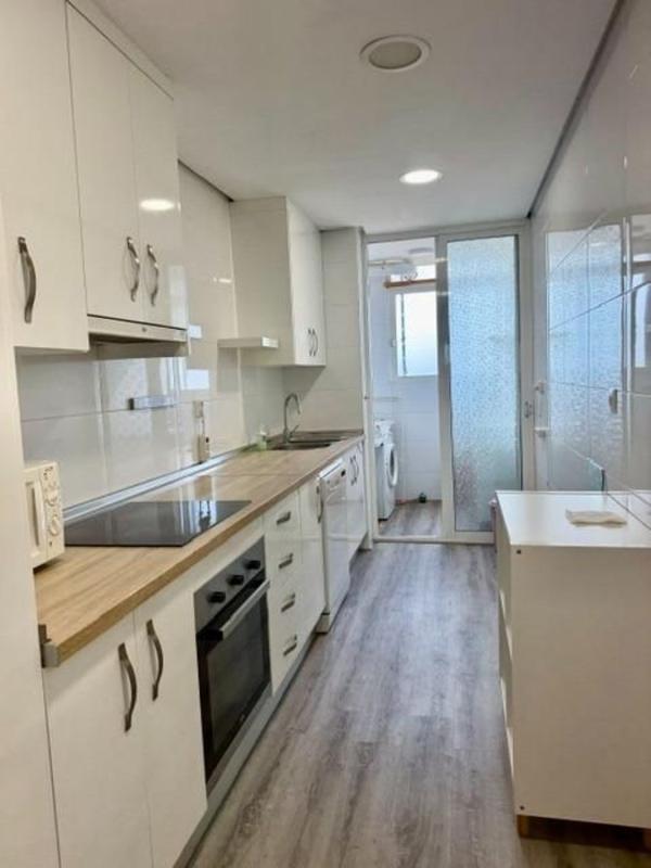 Продажа квартиры на Piso en Calle Héroes de Baler, Zona Sohail, Fuengirola, Фуэнхирола
photo 3