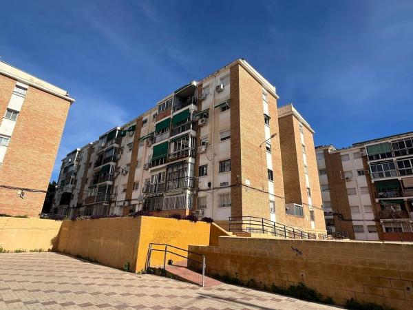 Venta de piso en Piso en Calle Poeta Ximénez Molina, La Florida - Parque norte, Málaga, Málaga
photo 1