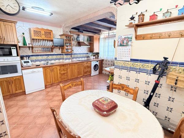 Sprzedaż mieszkania w Piso en Cortijo Bazán - Los Casinis - Los Cipreses, Málaga, Málaga
photo 1