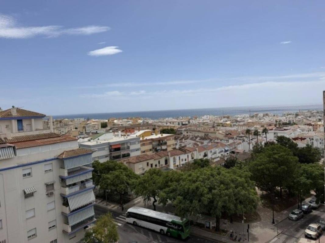 Venta de piso en Piso en Avenida de los Reales, Sierra de Estepona-Avda de Andalucia, Estepona, Estepona
 photo 3