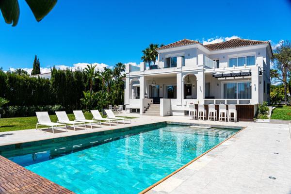 Casa o chalet independiente en Urbanizacion n Andalucia 32d, Las Brisas, Marbella photo 1