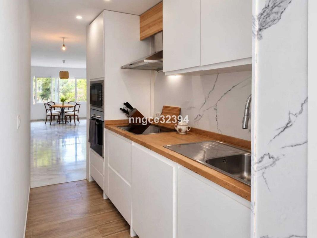 Venta de piso en Piso en La Concha-Resina Golf, Estepona, Estepona
photo 5