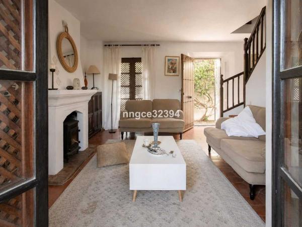 Chalet pareado en Los Naranjos, Marbella thumbnail 3