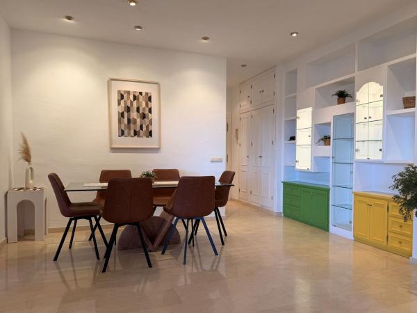 Продажа квартиры на Piso en Sierra Morena, 8, Las Lomas, Estepona, Эстепона
thumbnail 3