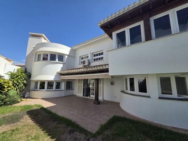 Independent chalet for sale in Casa o chalet en Centro Ciudad, Fuengirola, Fuengirola
thumbnail 2