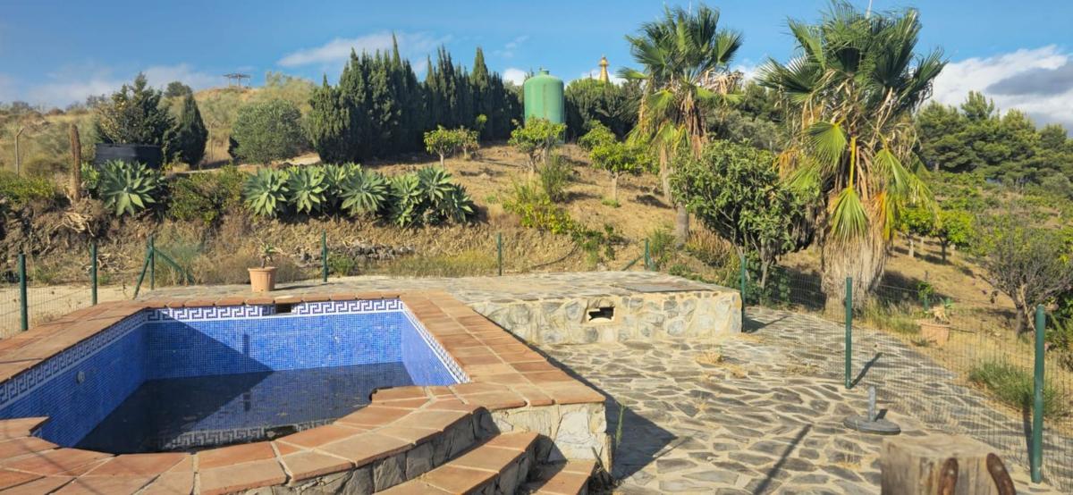 Продажа загородного участка в Finca rústica en Diseminado Atalaya Baja, 324, Área Triana, Vélez-Malaga , Велес-Малага photo 2
