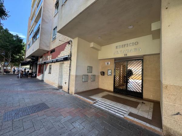 Venta de piso en Piso en Avenida Plutarco, 18, El Consul - El Romeral, Málaga, Málaga
thumbnail 3