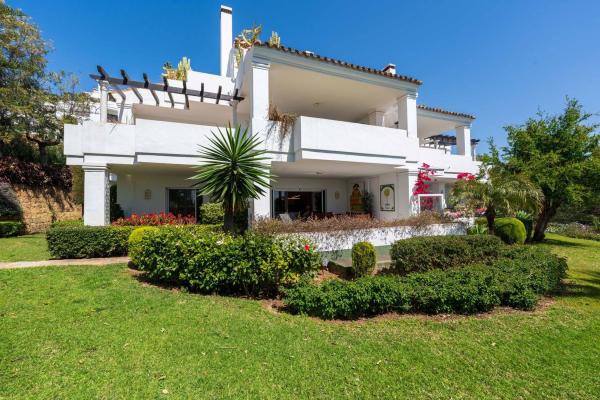 Venta de piso en Piso en Camino de Camoján s/n, Sierra Blanca, Marbella, Marbella
 photo 1