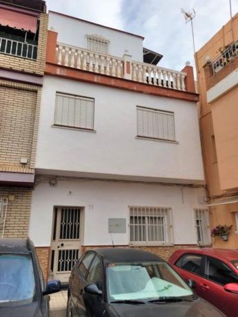 Independent chalet for sale in Casa o chalet en Plaza de Zapata de Cárdenas, 11, Los Castillejos - La Trinidad, Málaga, Málaga
thumbnail 2