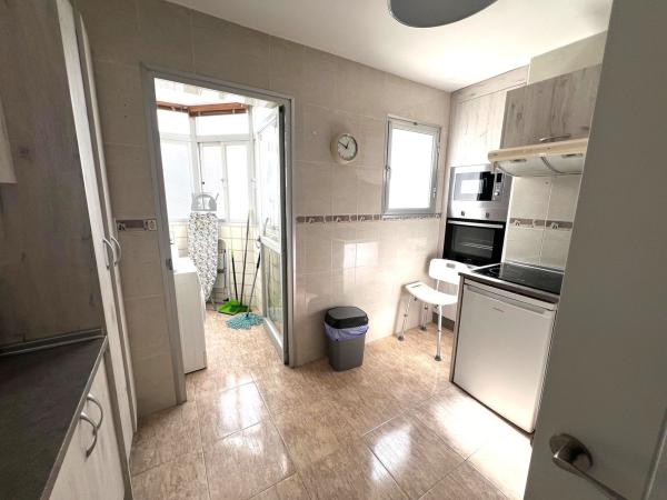 Sprzedaż mieszkania w Piso en Calle Martínez Catena, 7, Zona Puerto Deportivo, Fuengirola, Fuengirola
 photo 2
