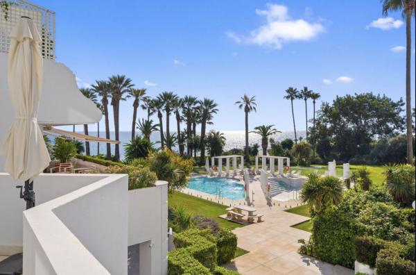 Chalet adosado en Urbanización Andalucía Beach, El Velerín, Estepona photo 1