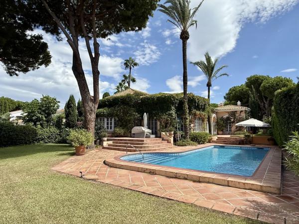 Casa o chalet independiente en Atalaya-Isdabe, Estepona photo 1