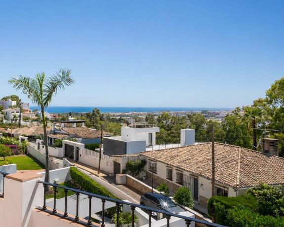 Chalet pareado en Calle Benito Pérez Galdós, 19, Las Brisas, Marbella photo 2