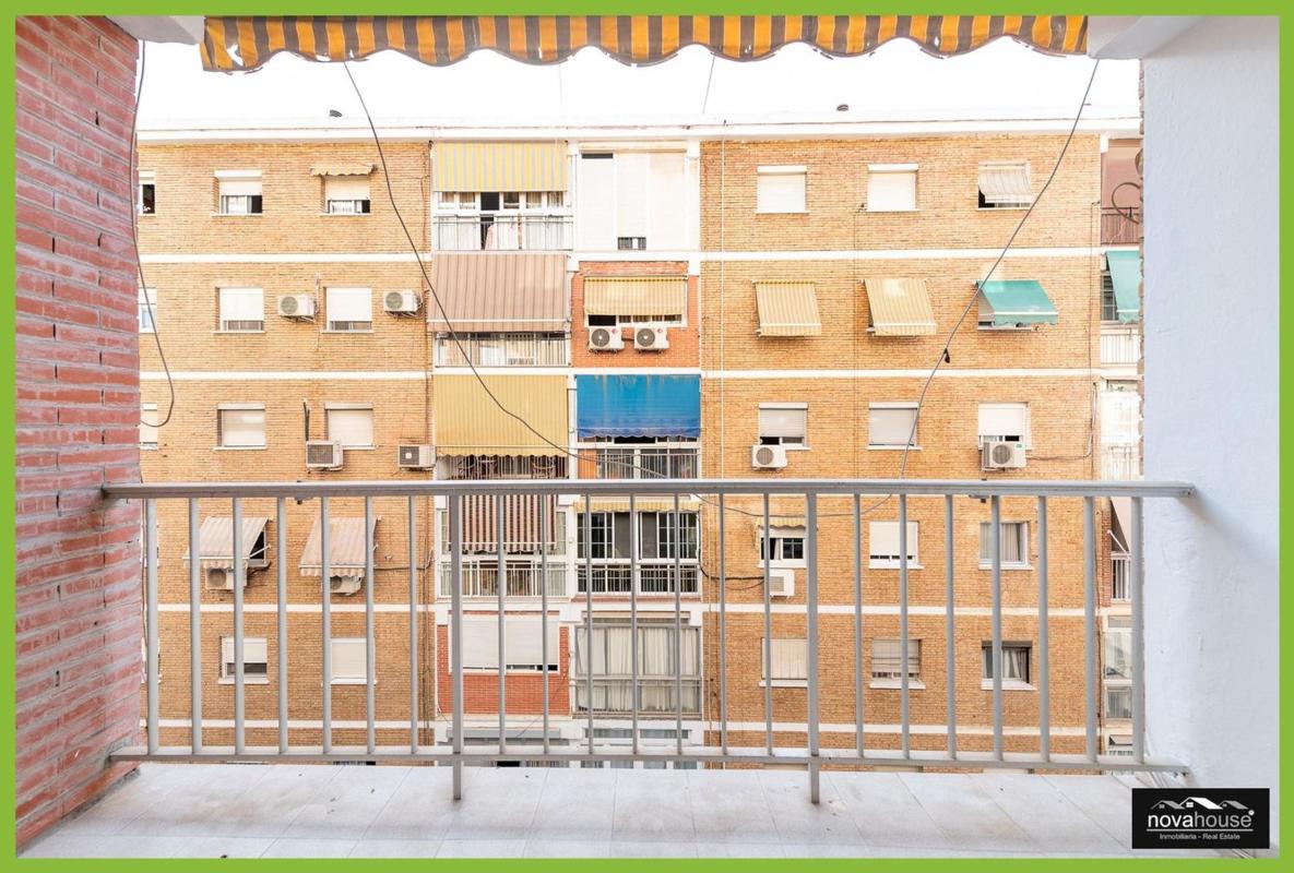 Sprzedaż mieszkania w Piso en Calle Ibrahin, Victoria Eugenia, Málaga, Málaga
photo 4
