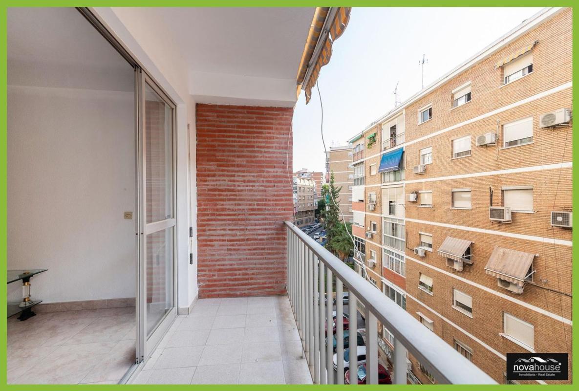 Sprzedaż mieszkania w Piso en Calle Ibrahin, Victoria Eugenia, Málaga, Málaga
photo 5