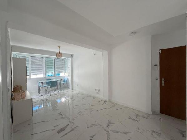 Venta de piso en Piso en Calle Río Isuela, Ayuntamiento, Torremolinos, Torremolinos
thumbnail 2