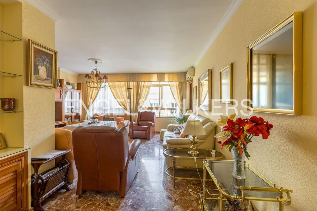 Продажа квартиры на Piso en Calle Ferrándiz, Conde de Ureña, Málaga, Малага
photo 2