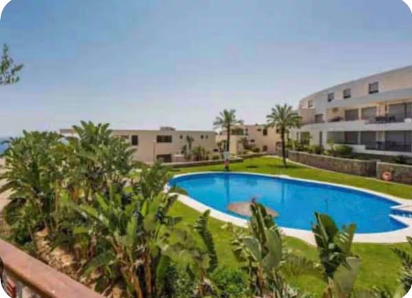 Venta de piso en Piso en Alto de los Monteros, Marbella, Marbella
photo 1
