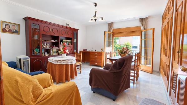 Chalet adosado en Centro, Estepona thumbnail 2
