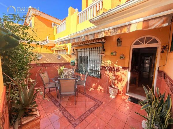 Chalet adosado en Calle Espacio, Polígonos - Recinto Ferial, Málaga photo 1