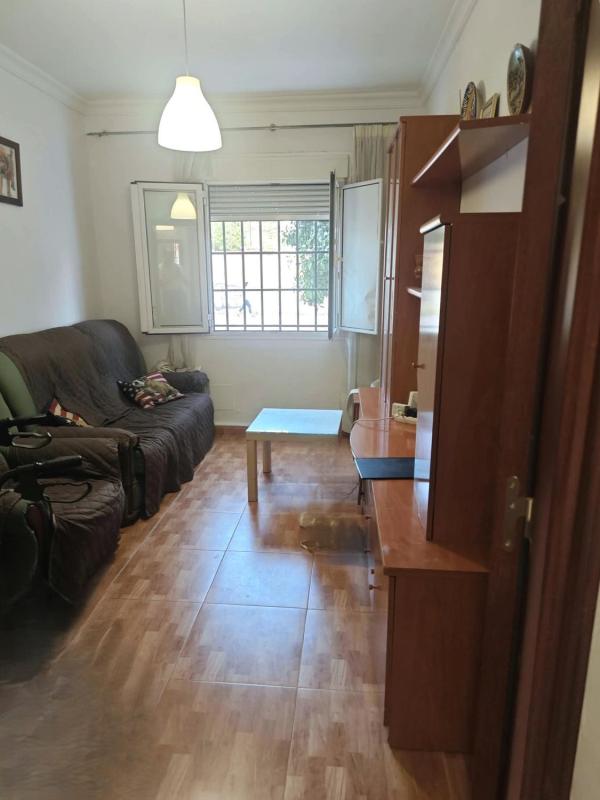 Venta de piso en Piso en Calle Doctor Escassi, Los Castillejos - La Trinidad, Málaga, Málaga
photo 1