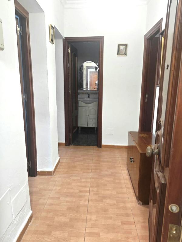 Venta de piso en Piso en Calle Doctor Escassi, Los Castillejos - La Trinidad, Málaga, Málaga
photo 2
