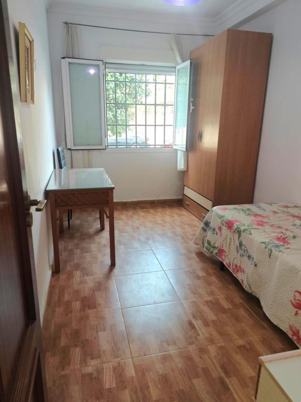Venta de piso en Piso en Calle Doctor Escassi, Los Castillejos - La Trinidad, Málaga, Málaga
photo 5