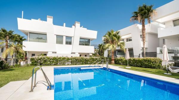 Chalet adosado en El Rosario-Ricmar, Marbella photo 1