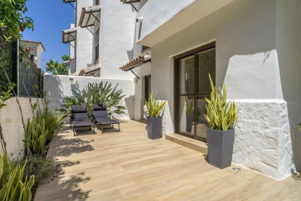 Продажа квартиры на Piso en Torrevigía, La Concha-Resina Golf, Estepona, Эстепона
thumbnail 2