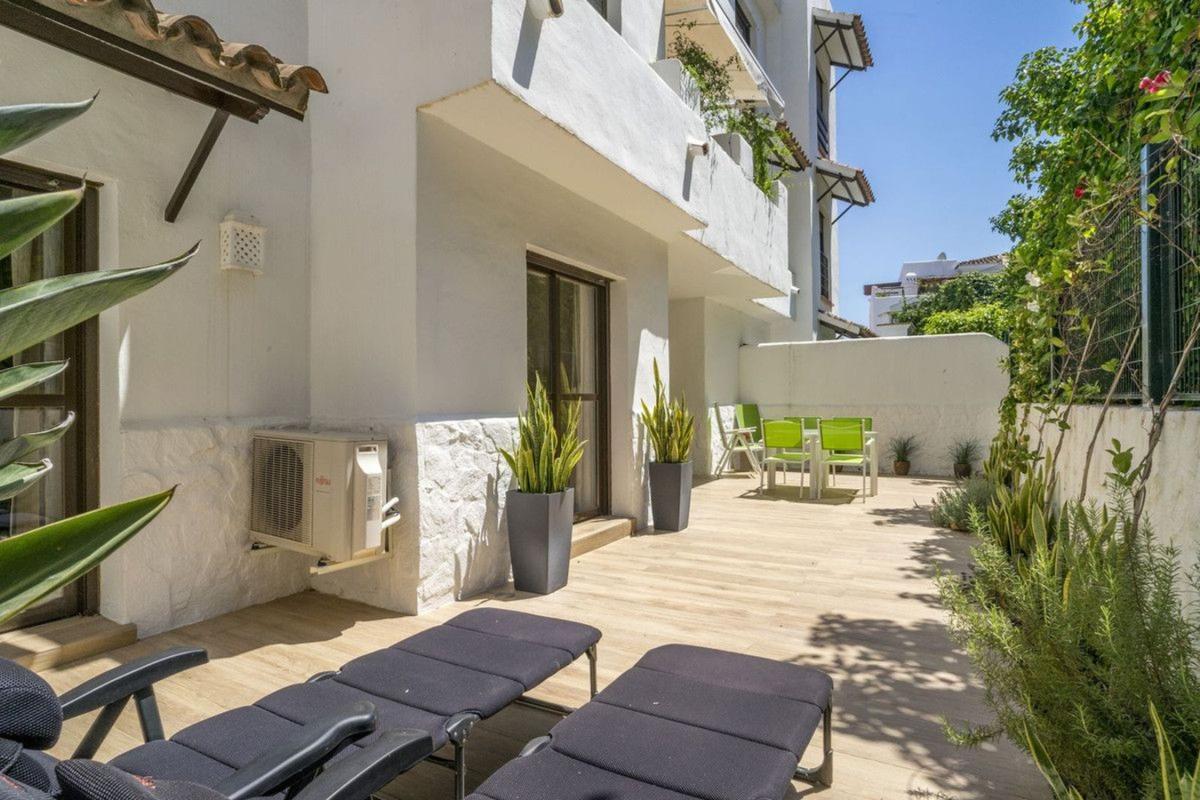 Продажа квартиры на Piso en Torrevigía, La Concha-Resina Golf, Estepona, Эстепона
photo 3
