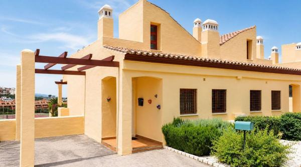 Chalet pareado en Urbanización Princesa Kristina, Alcorrín, Manilva photo 1