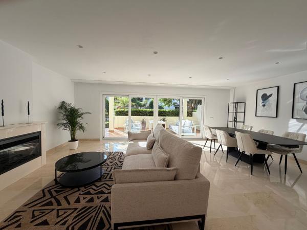 Chalet pareado en Calle Monte Biarritz, 66, Nueva Atalaya, Estepona photo 4