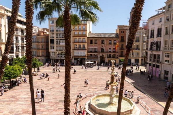 Sale of flat in Piso en Plaza de la Constitución, Centro Histórico, Málaga, Málaga
 photo 1