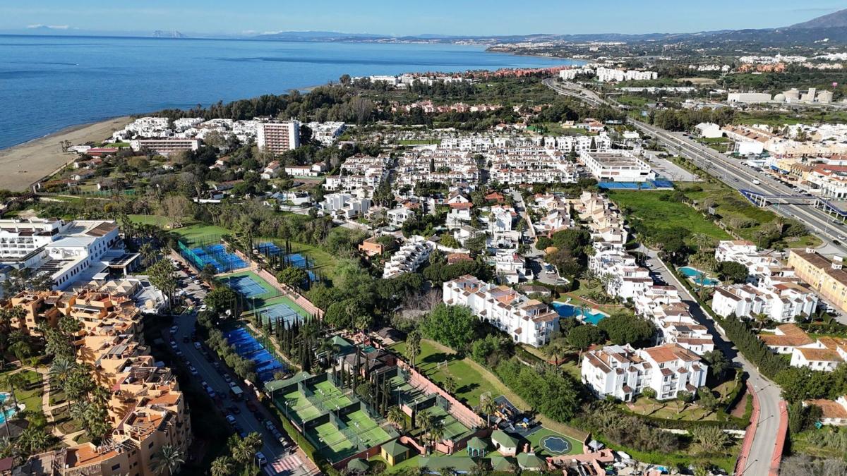 Продажа квартиры на Piso en Calle Trajano, 2, Villacana - Costalita - Saladillo, Estepona, Эстепона
photo 2