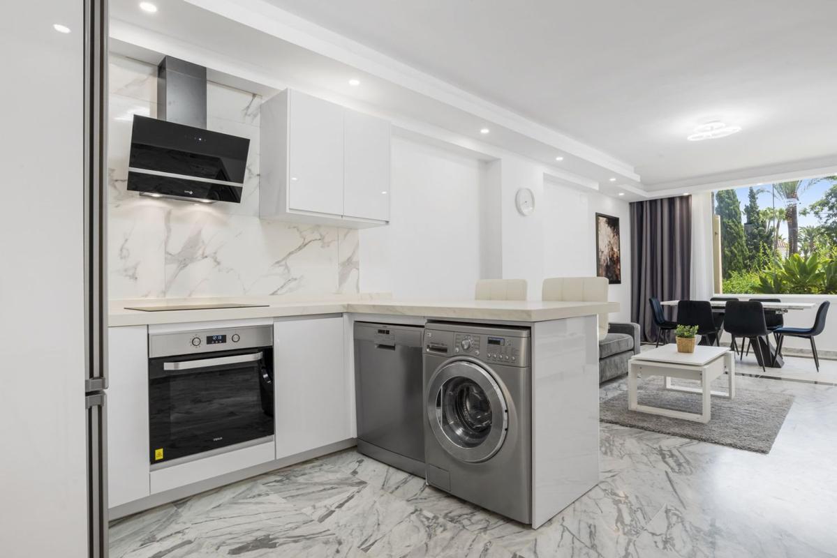 Venta de piso en Piso en Urbanizacion n Andalucia 19d, Las Brisas, Marbella, Marbella
photo 2